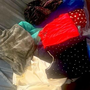 11 XL women’s tops.